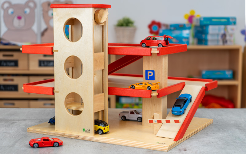 Spielzeug-Parkhäuser, Spielzeugautos  und Ergänzungen 