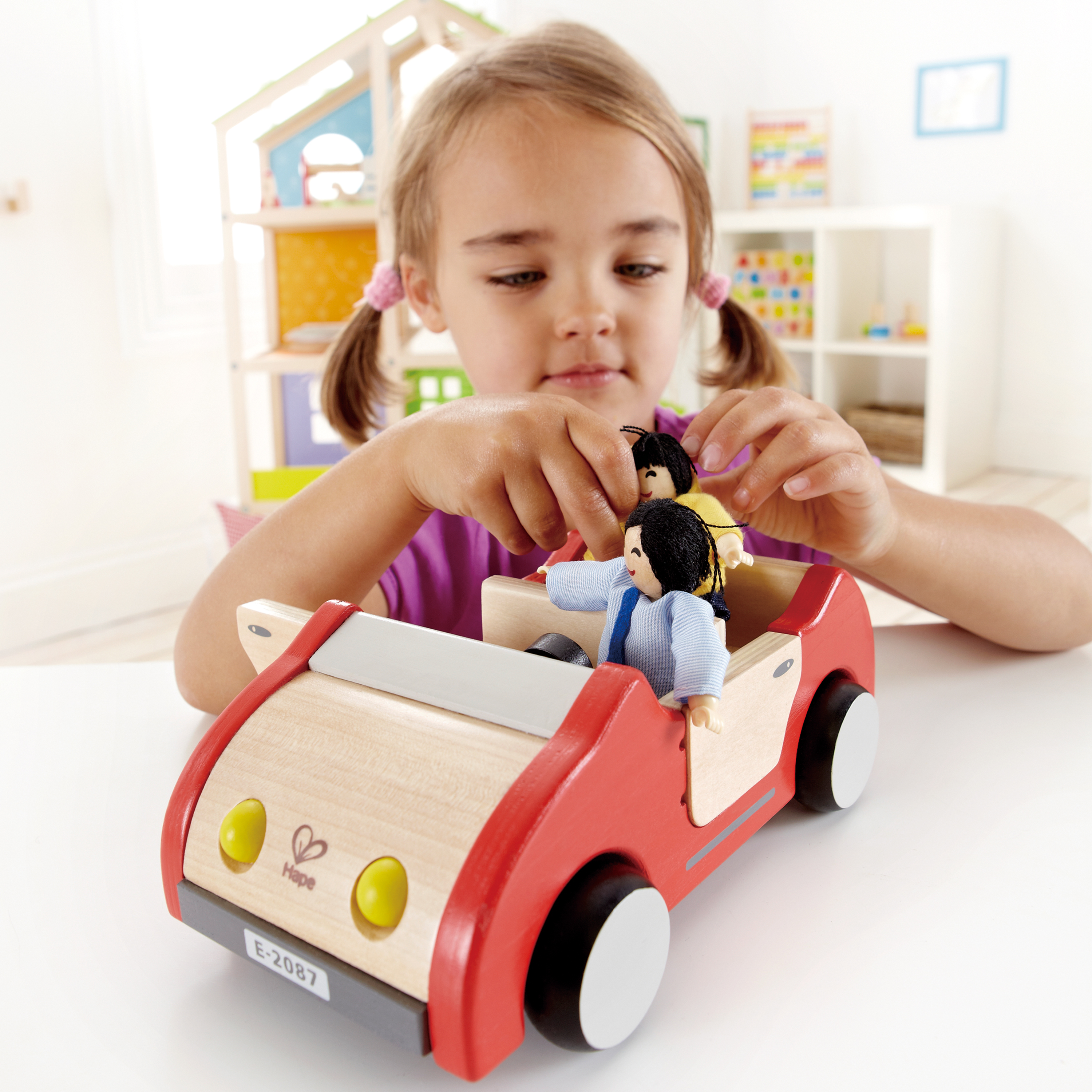 Puppenhaus-Familienauto